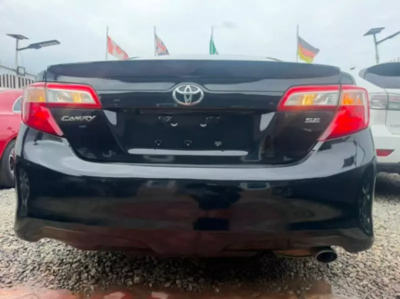 Toyota Camry   - 2014