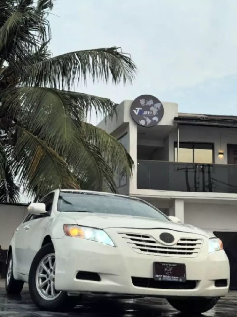 Toyota Camry - 2009
