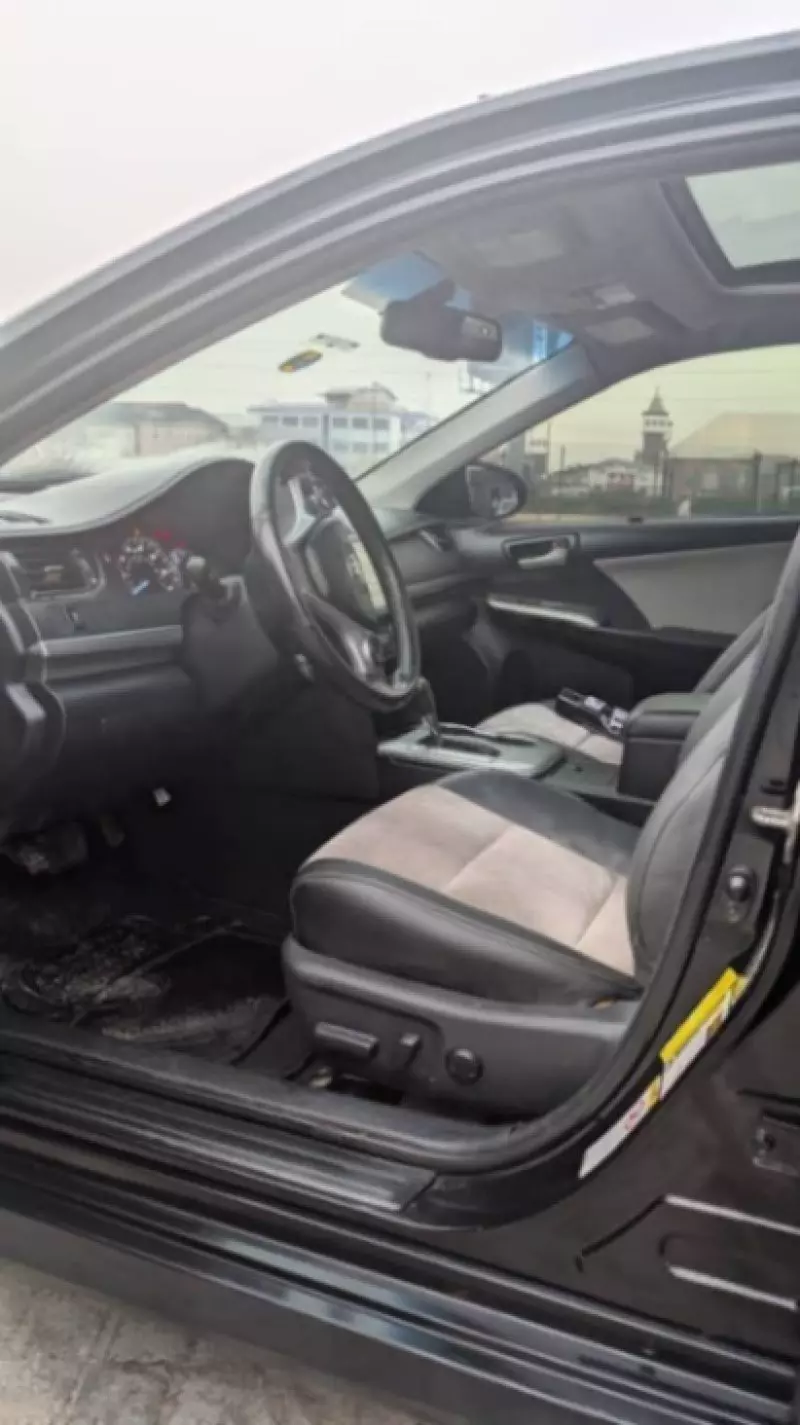 Toyota Camry   - 2012