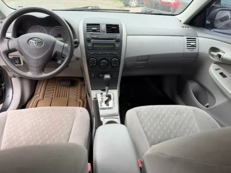 TOYOTA Corolla   - 2010