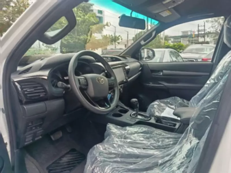 TOYOTA Hilux   - 2025