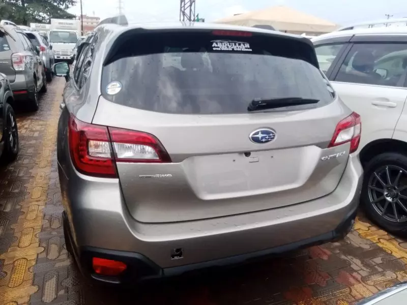 Subaru Outback   - 2015