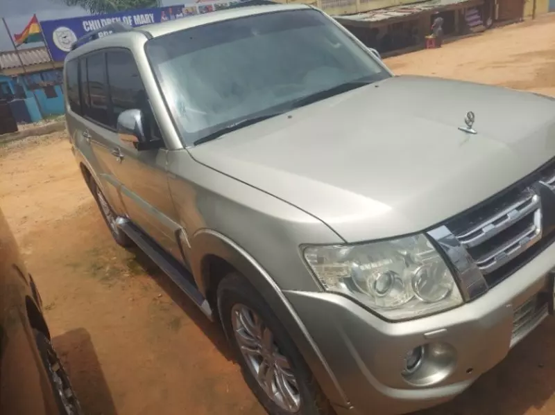Mitsubishi Pajero   - 2016