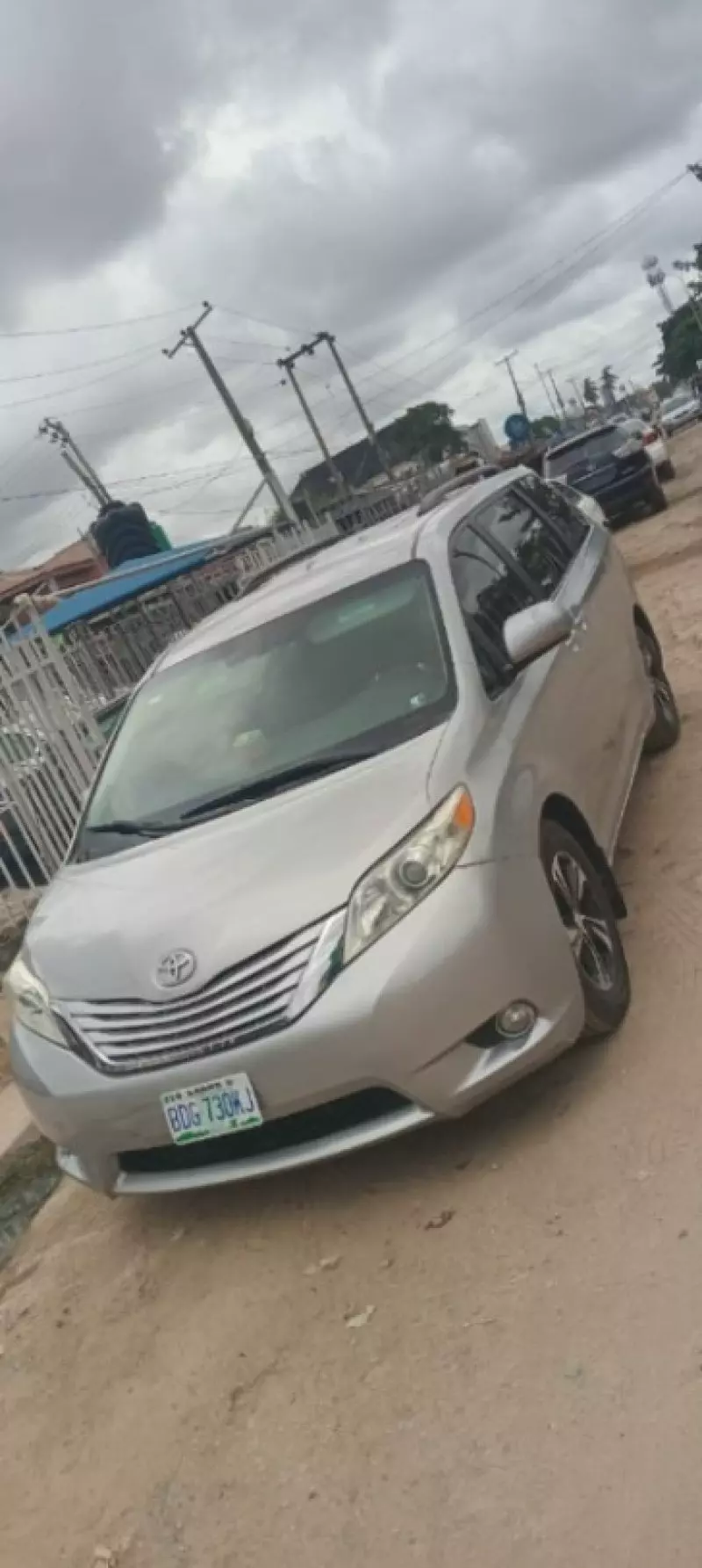 TOYOTA Sienna   - 2011