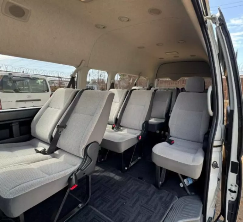 TOYOTA Hiace - 2015