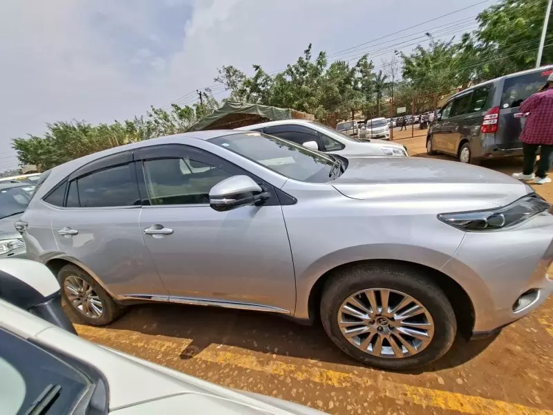 Toyota Harrier   - 2017