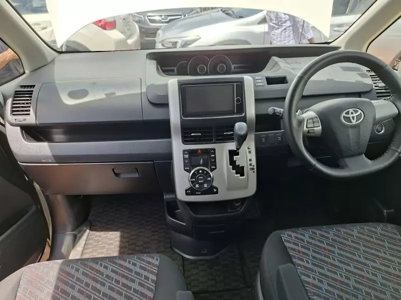 TOYOTA Noah   - 2012