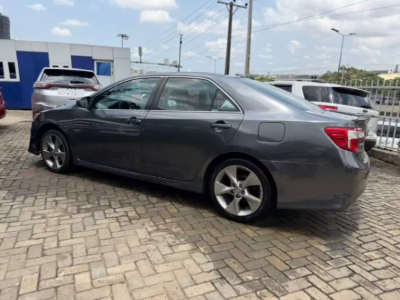 Toyota Camry - 2013