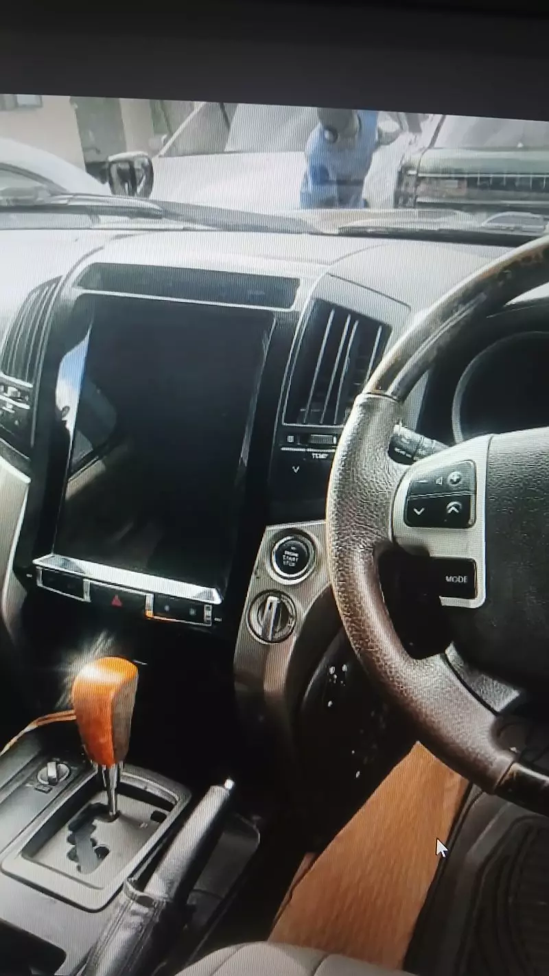 Toyota Land Cruiser V8   - 2012