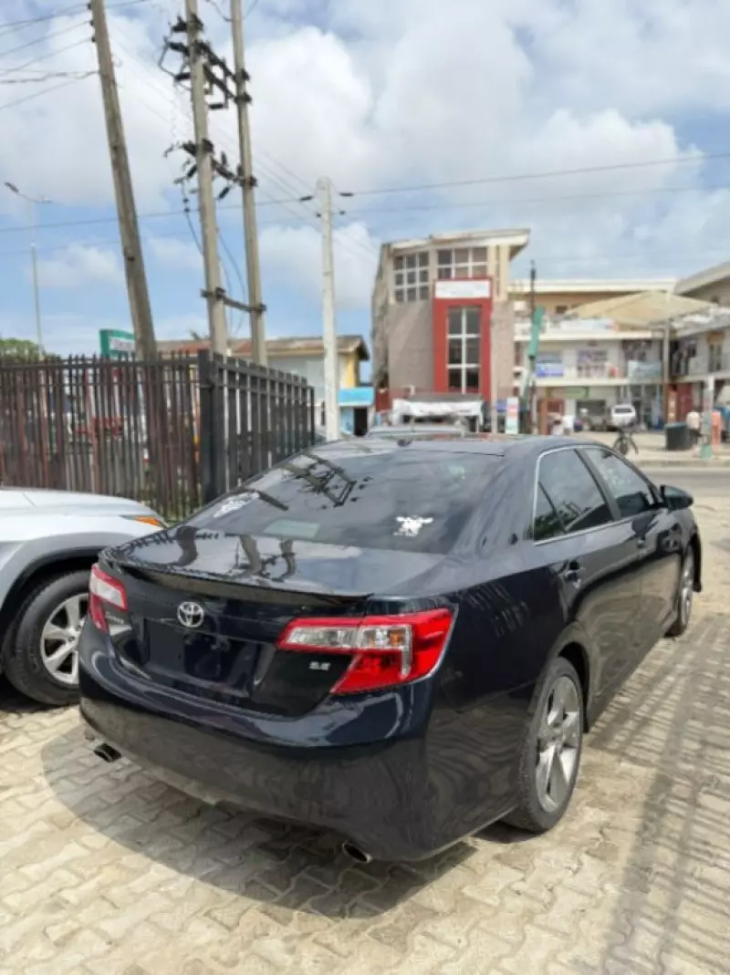 Toyota Camry   - 2012