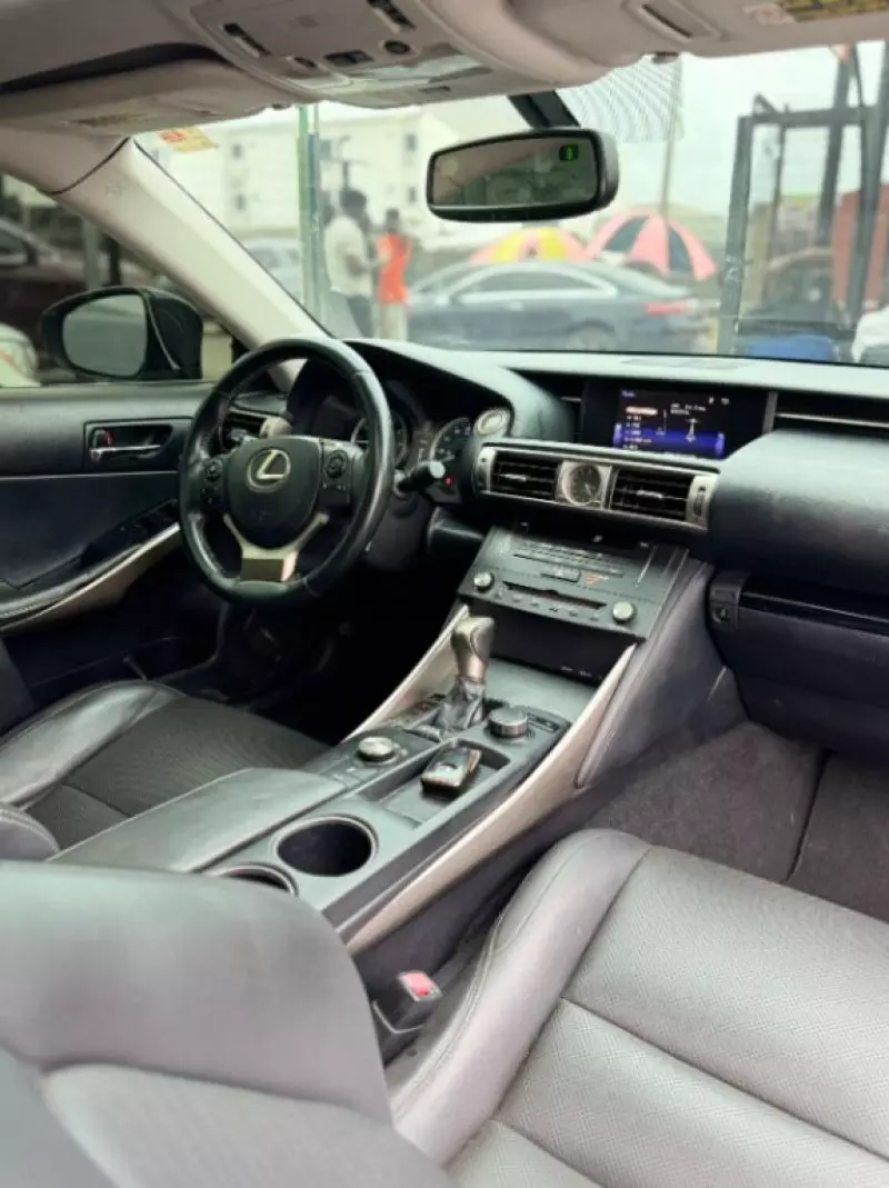 Lexus IS 250   - 2015