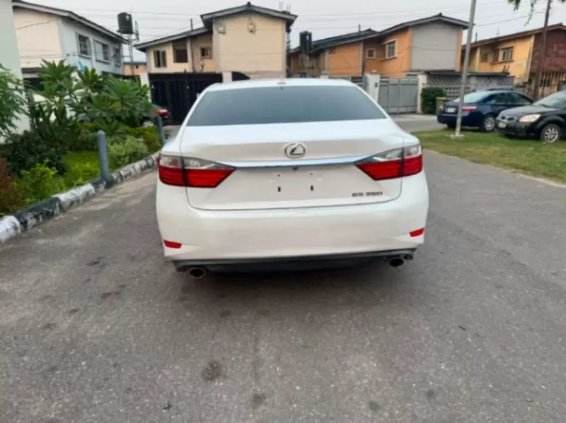 Lexus ES   - 2014