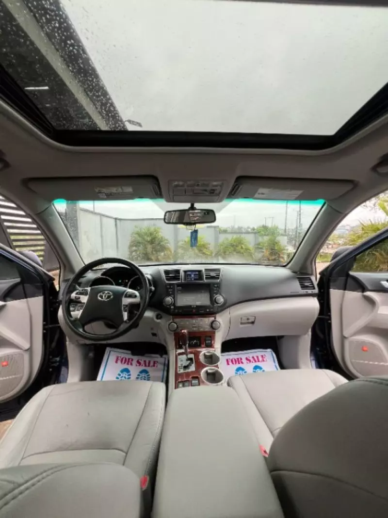 TOYOTA Highlander   - 2012