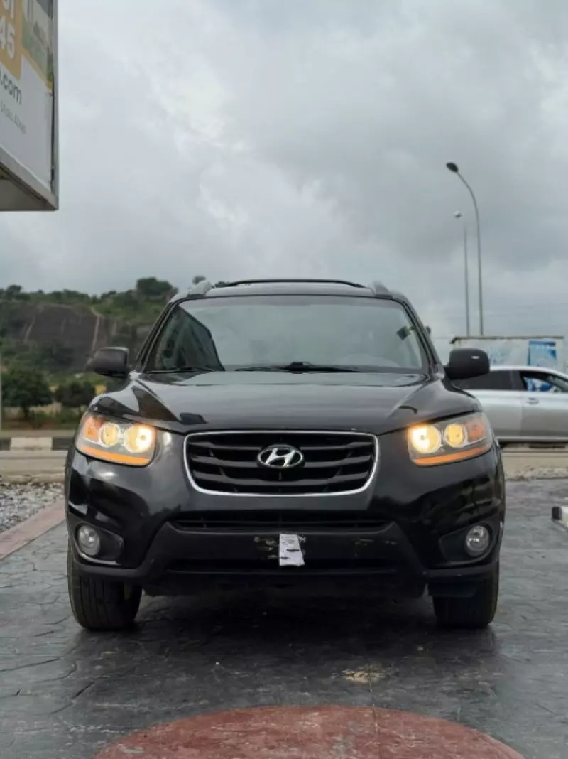 Hyundai Santa Fe   - 2011