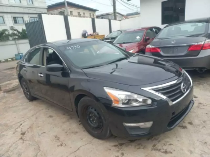 Nissan Altima   - 2013