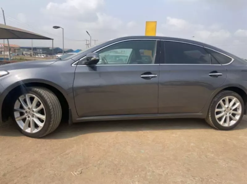 Toyota Avalon   - 2013
