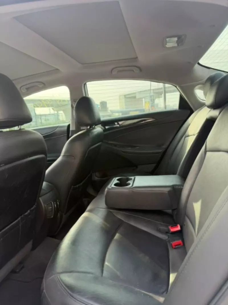 Hyundai Sonata   - 2013