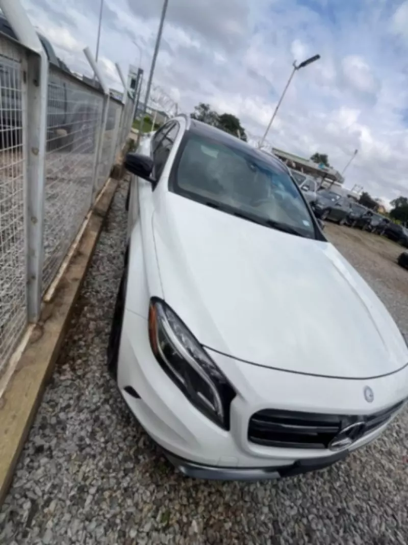 Mercedes-Benz GLA-Class   - 2015