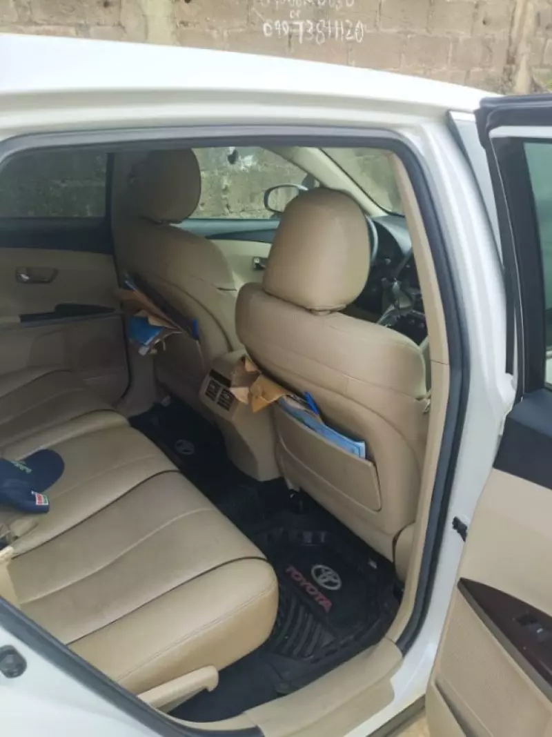 Toyota Venza   - 2012