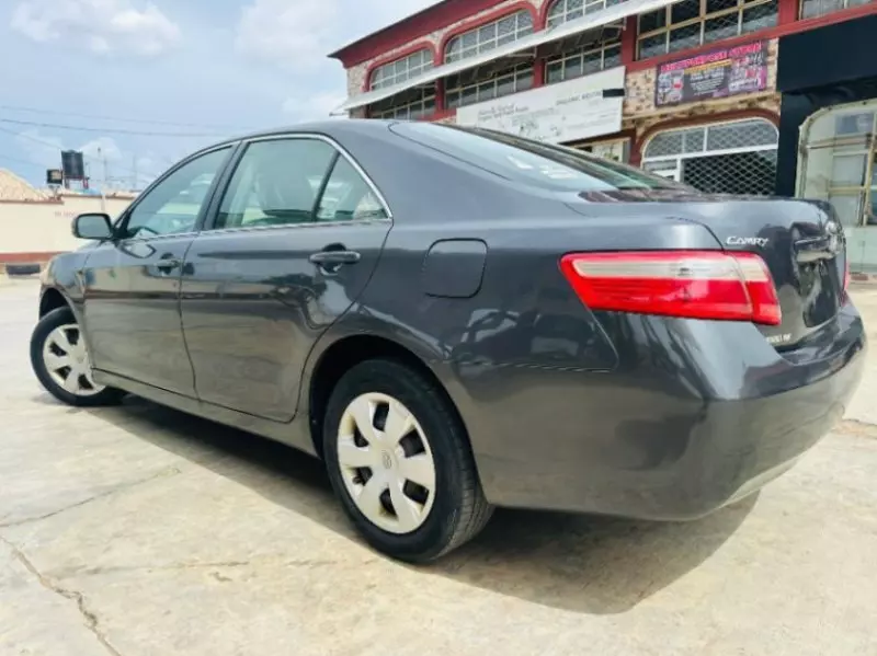 Toyota Camry   - 2009