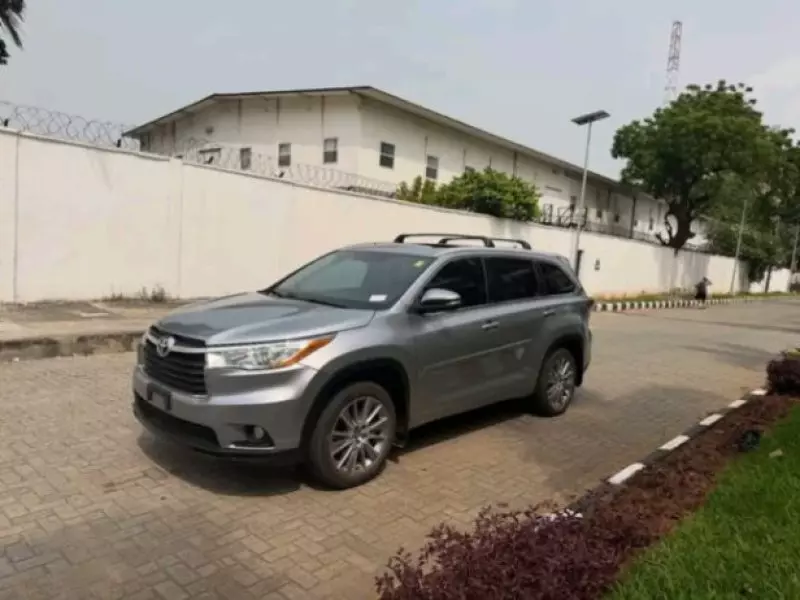 Toyota Highlander   - 2013
