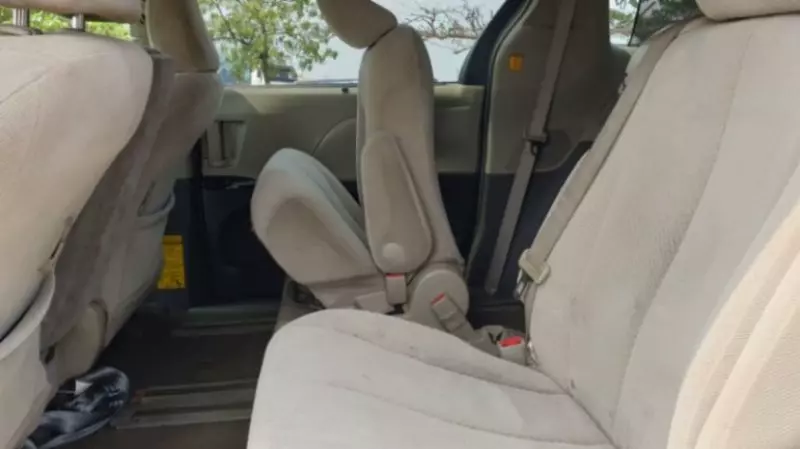 TOYOTA Sienna   - 2011