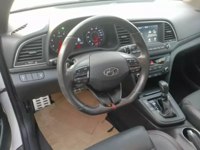 Hyundai Elantra - 2017
