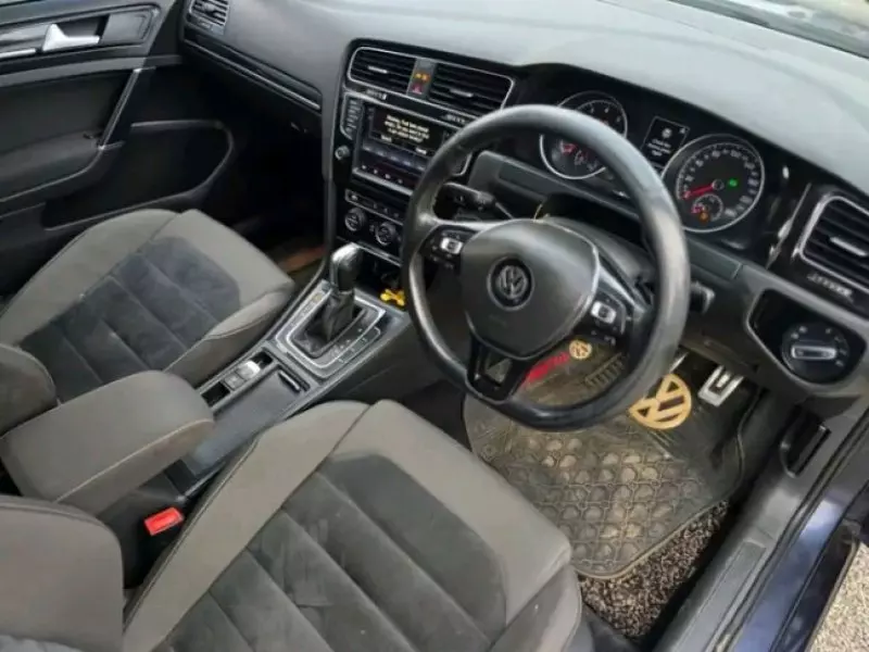 Volkswagen Golf   - 2014