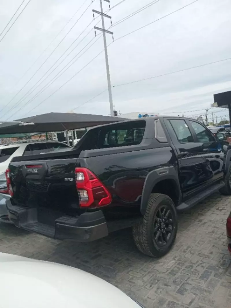 Toyota Hilux   - 2025