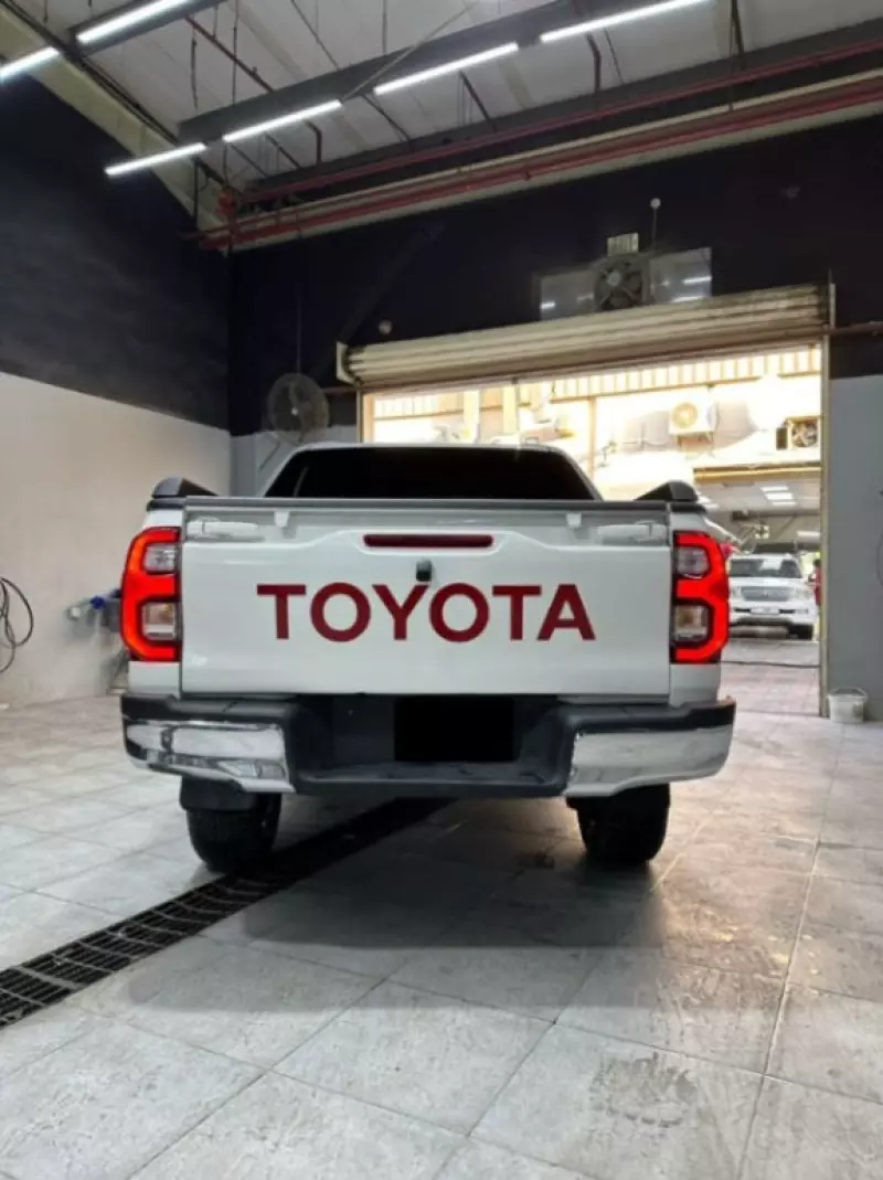 Toyota Hilux   - 2021