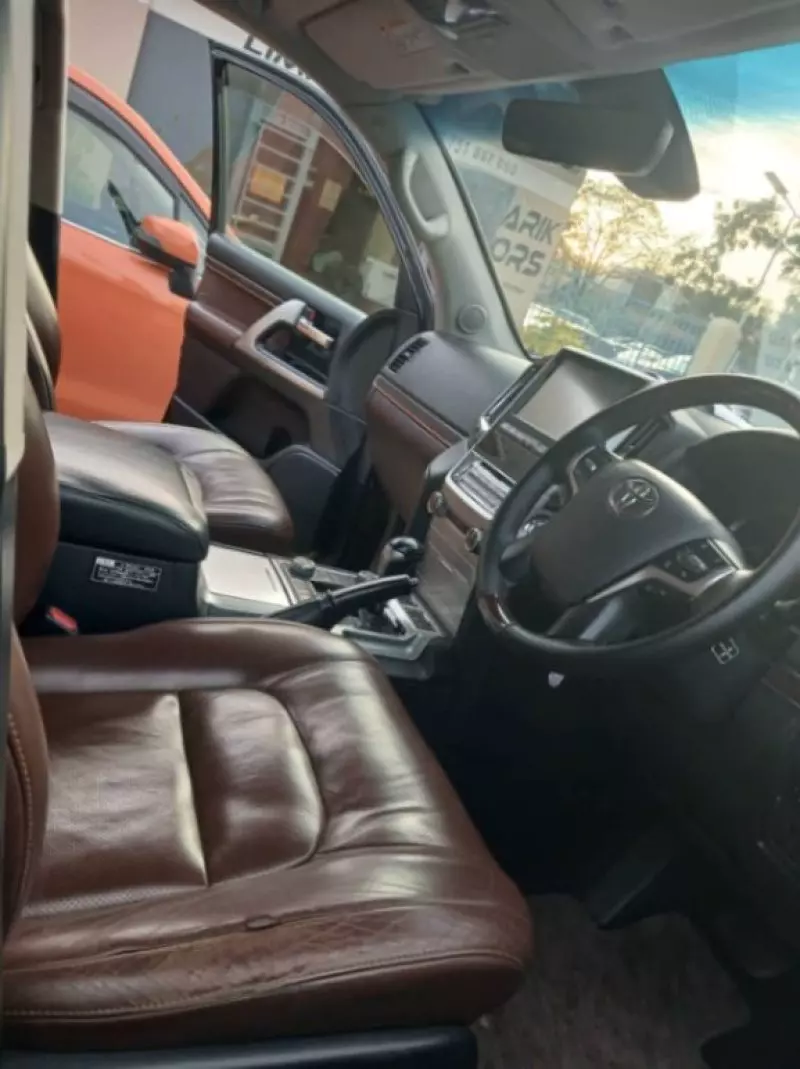 TOYOTA Landcruiser  V8   - 2016
