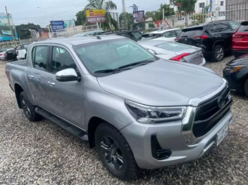 TOYOTA Hilux   - 2026