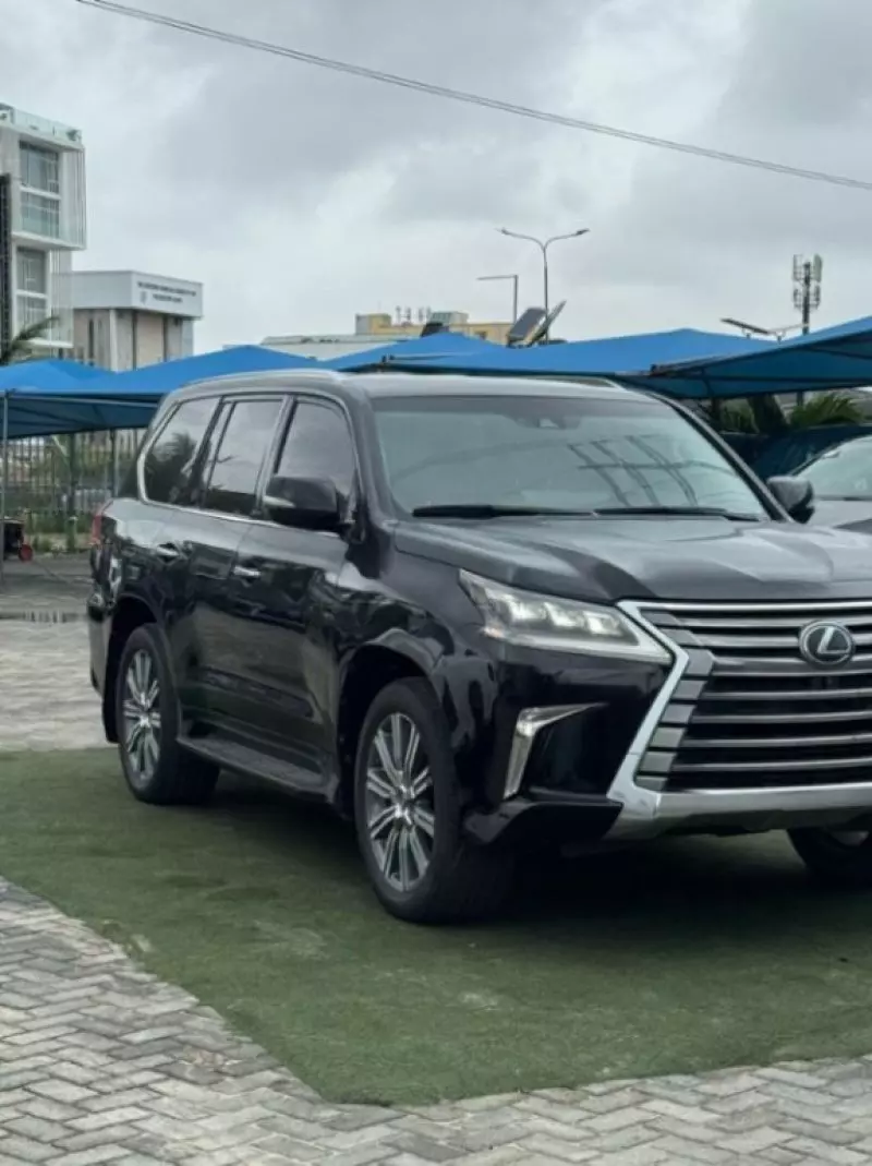 Lexus LX 570   - 2017