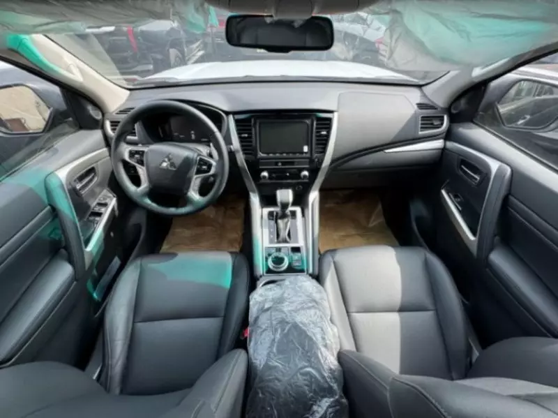 Mitsubishi Montero Sport   - 2024