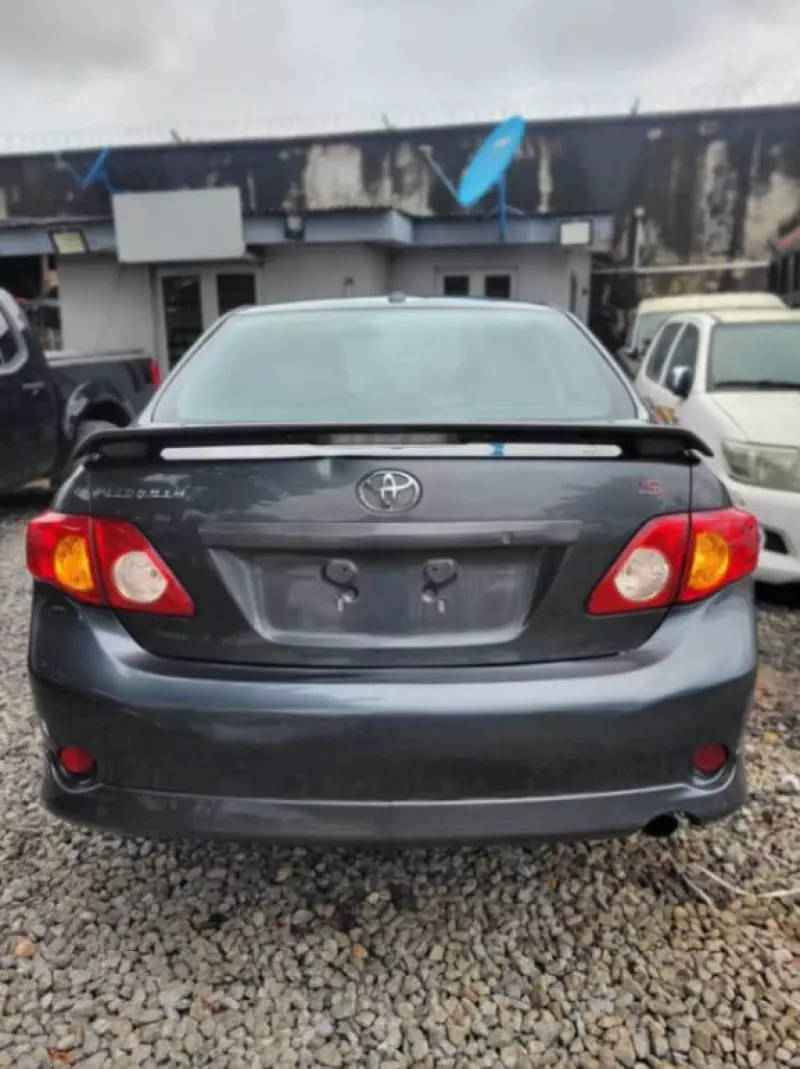 Toyota Corolla   - 2009