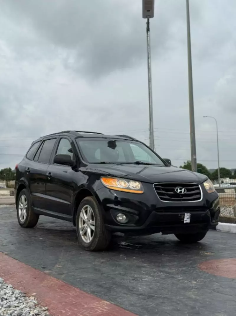 Hyundai Santa Fe   - 2011
