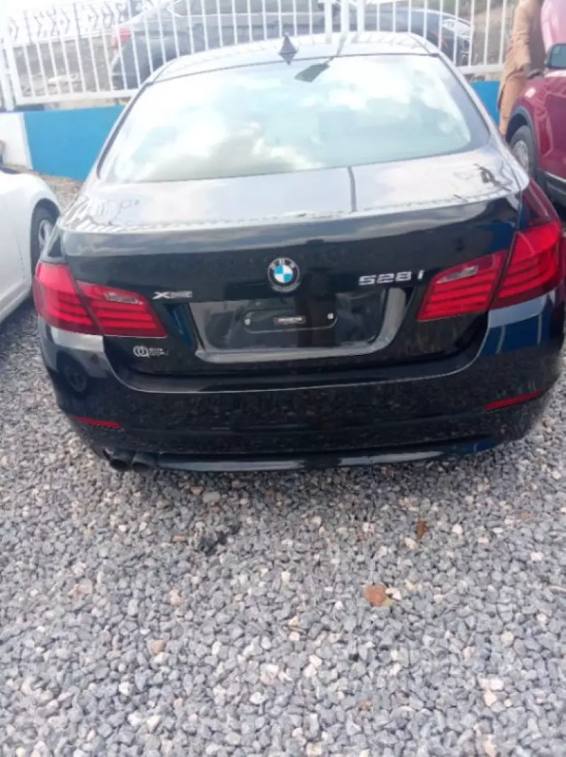 BMW 528i   - 2013
