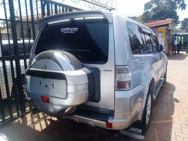 Mitsubishi Pajero   - 2012