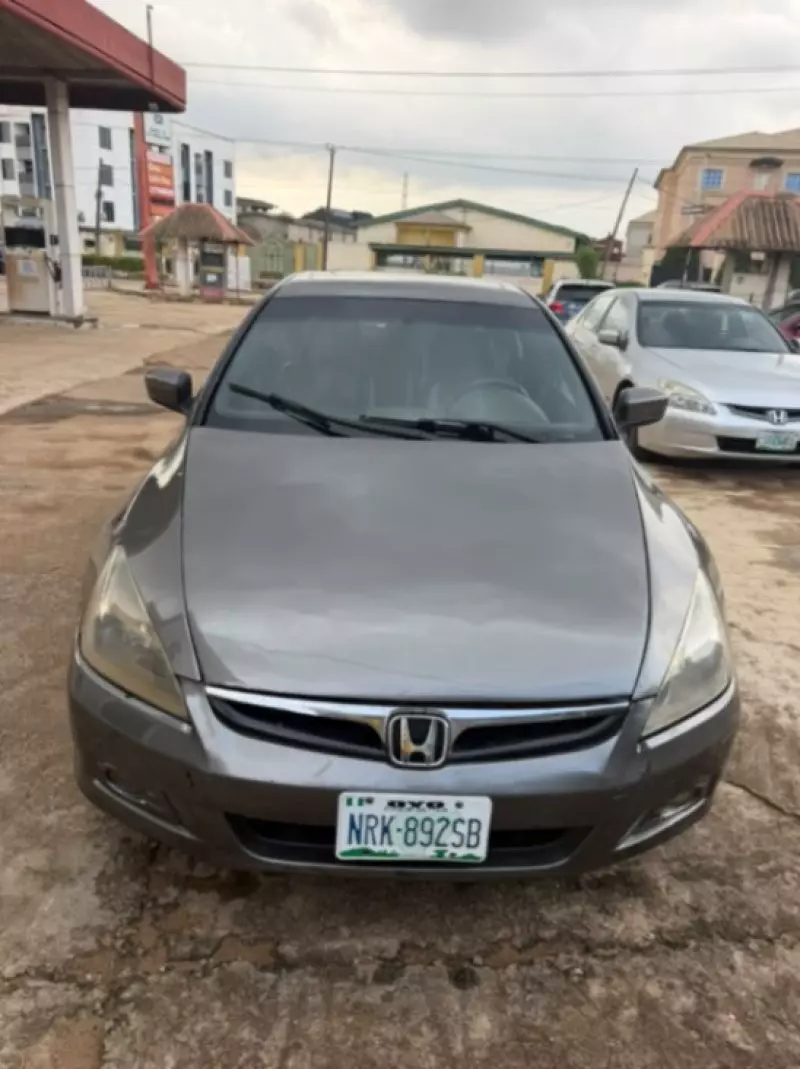 Honda Accord - 2006