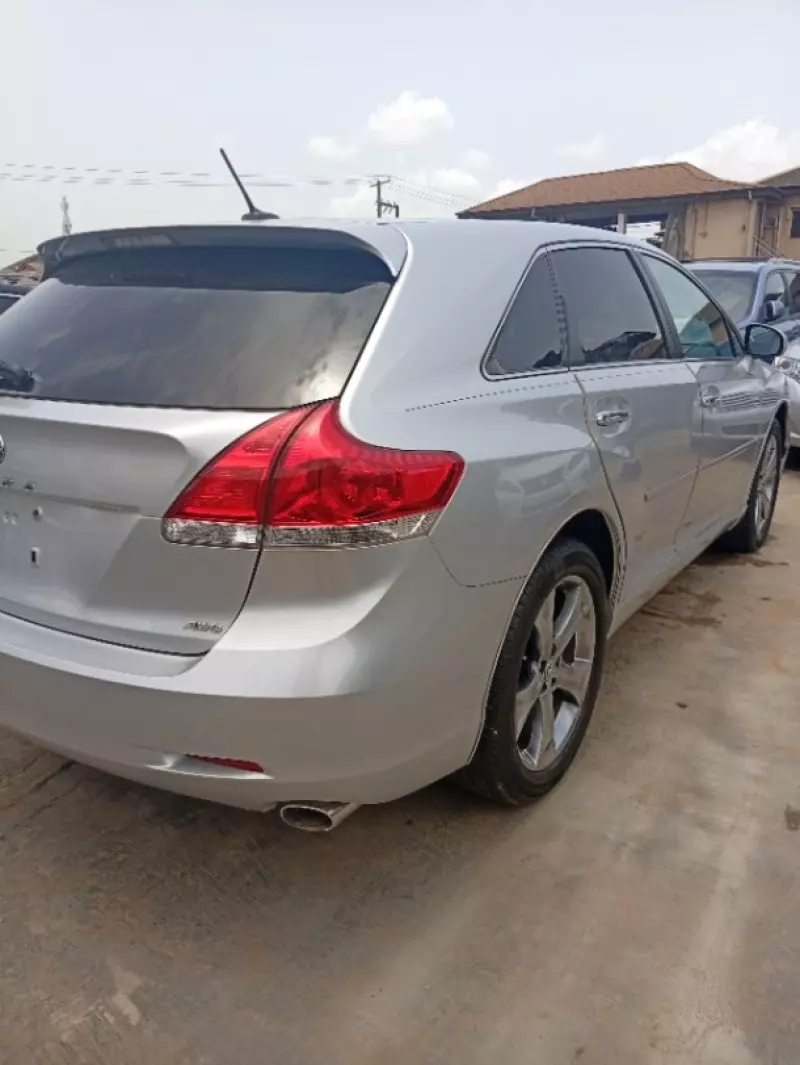 Toyota Venza   - 2010