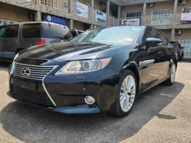 Lexus ES   - 2015