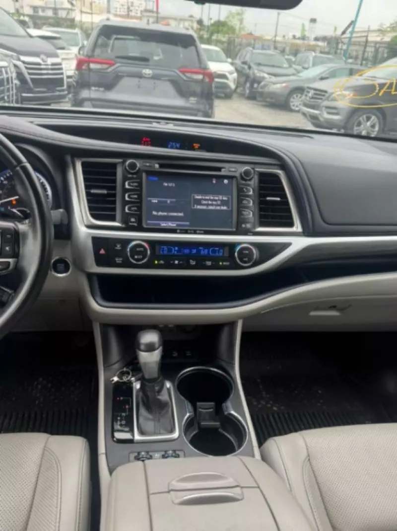 Toyota Highlander   - 2019
