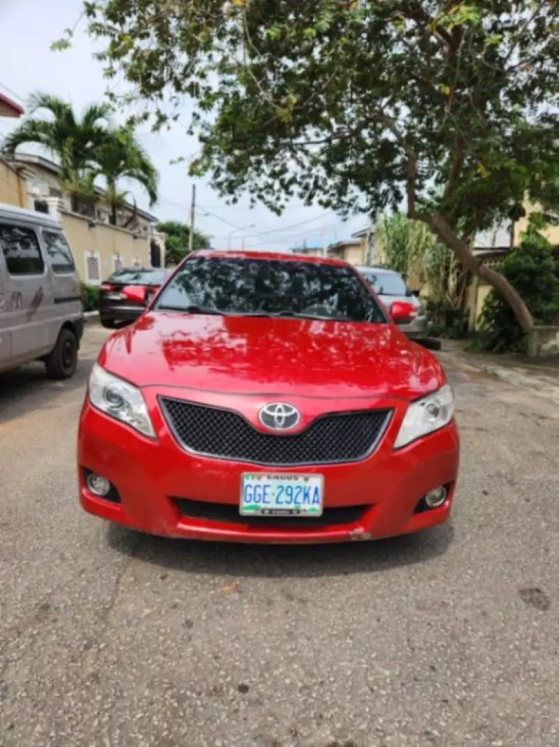 Toyota Camry   - 2009