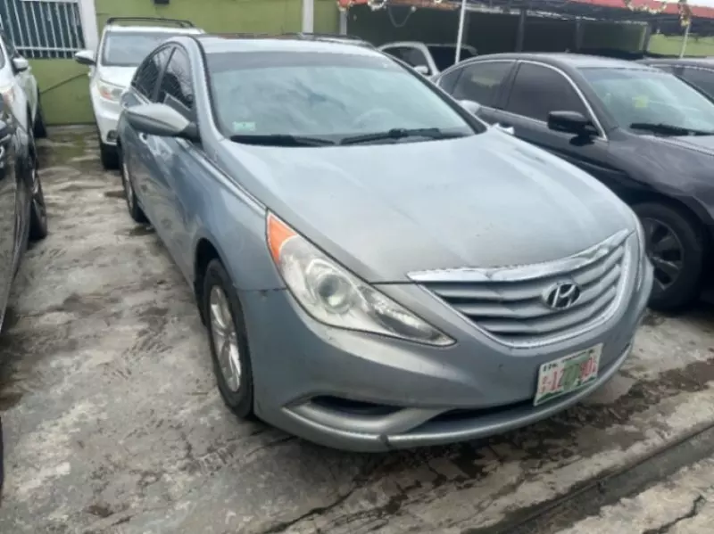 Hyundai Sonata   - 2013