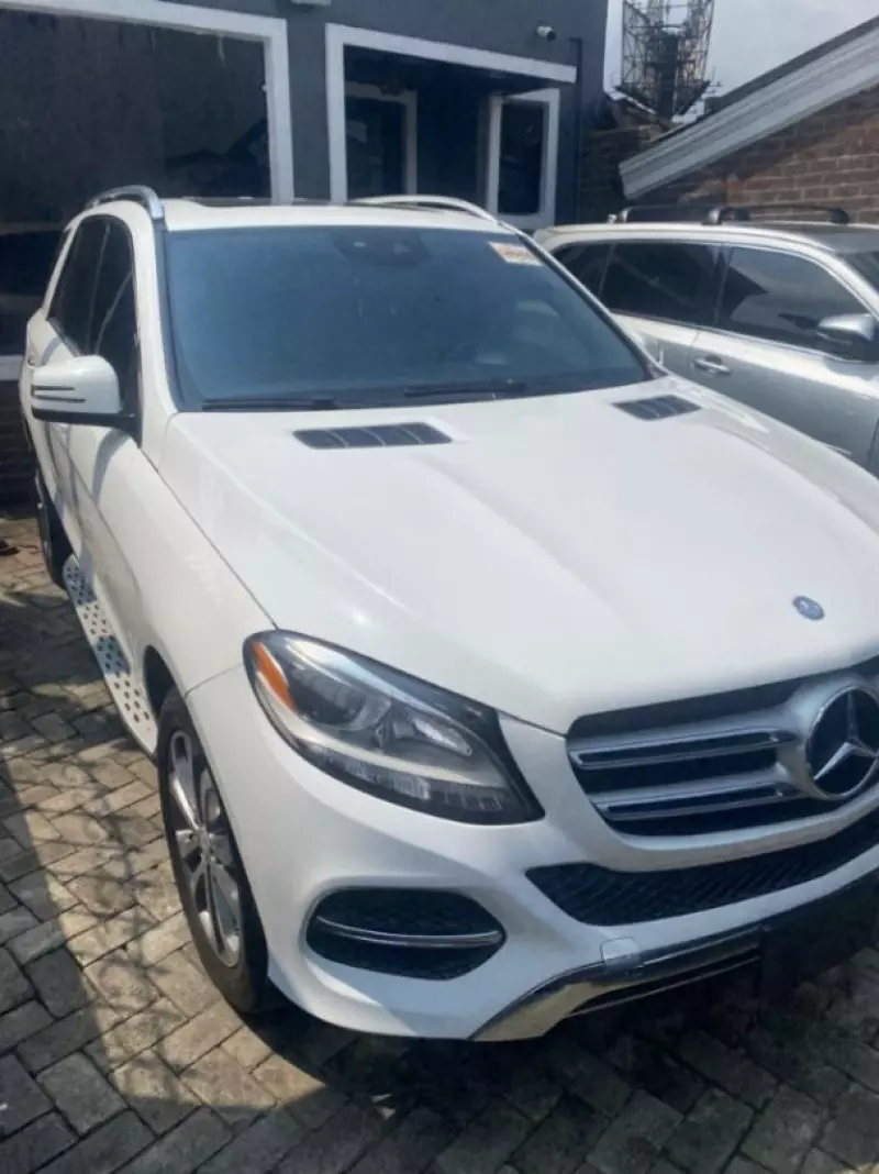 Mercedes-Benz 280   - 2016