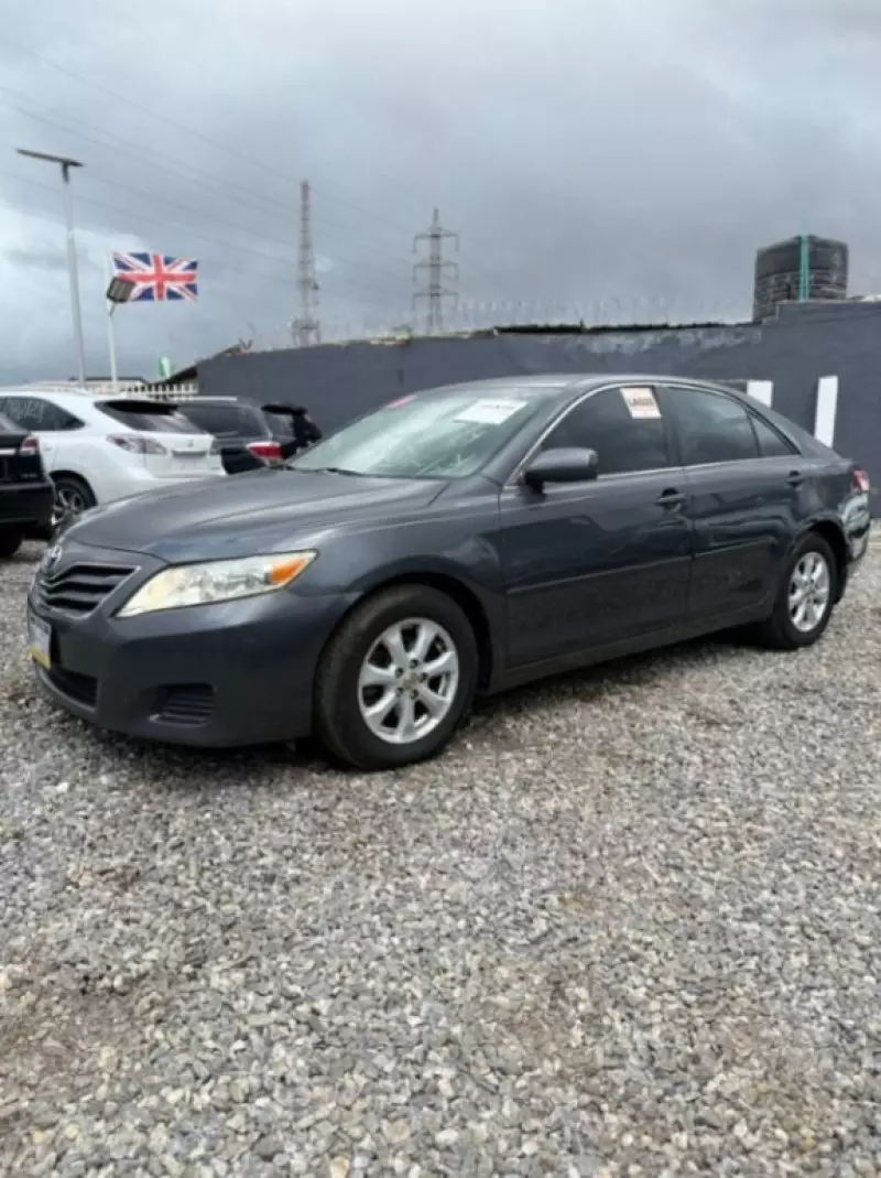 Toyota Camry   - 2011
