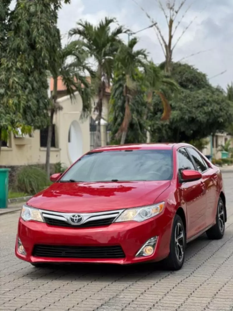 Toyota Camry   - 2013