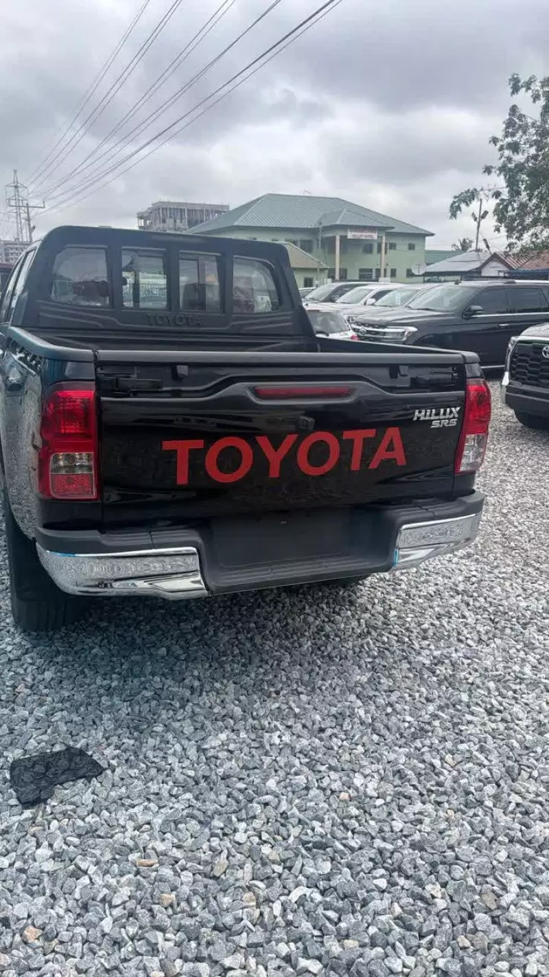 TOYOTA Hilux   - 2016