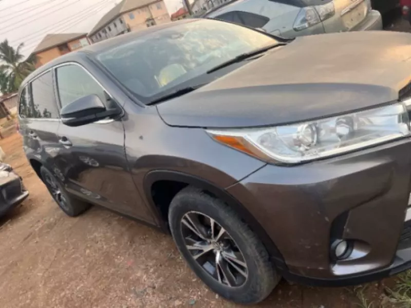 Toyota Highlander   - 2019