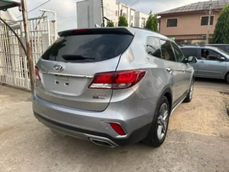 Hyundai Santa Fe   - 2017